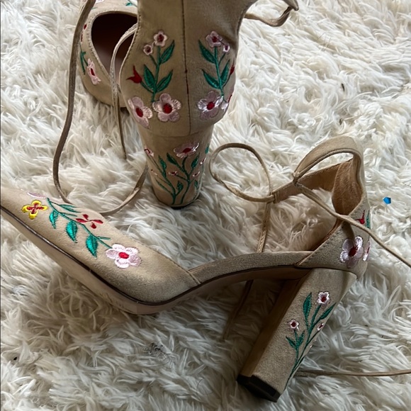 Chase and Chloe Beige Embroidered Women's Shoes - Picture 3 of 4